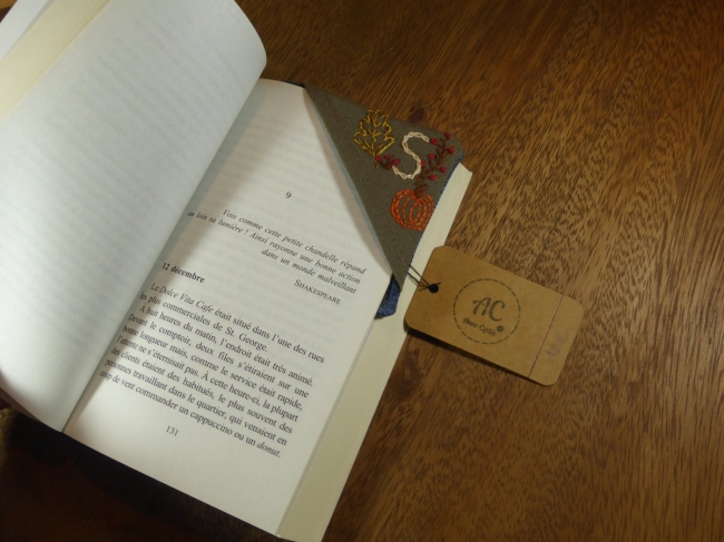 Marque-page brodé main