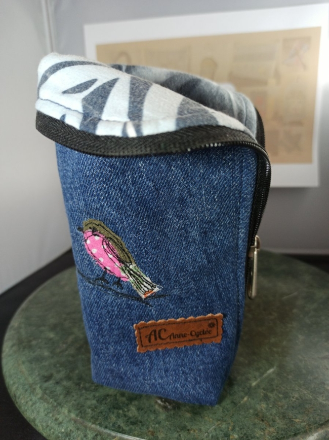 Trousse debout en jean recyclé deux oiseaux roses – Anne Cyclée