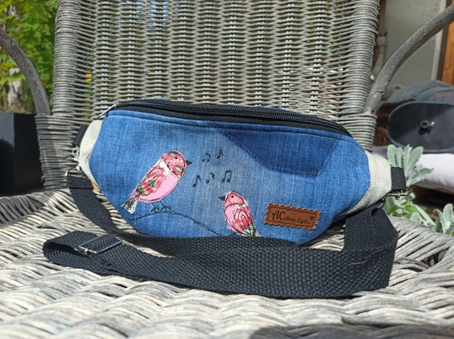 Banane en jean upcyclé – Les oiseaux chanteurs
