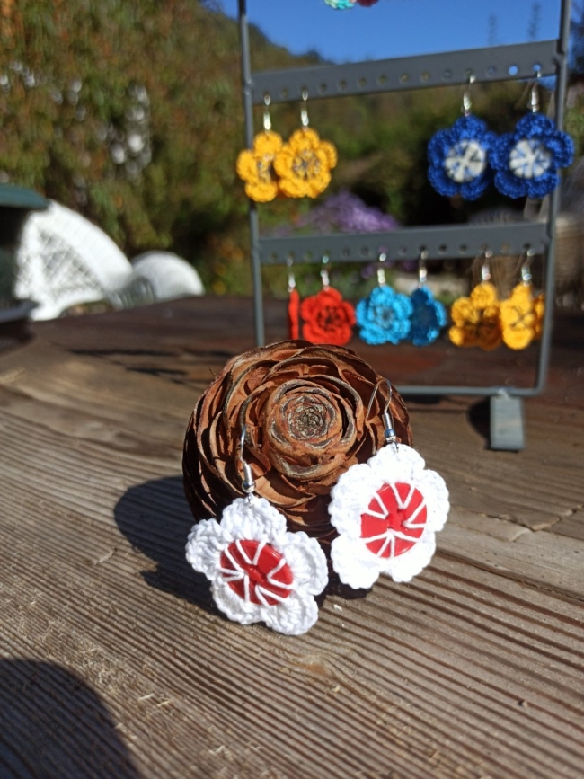 Boucles d'oreilles blanches - Coeur rouge