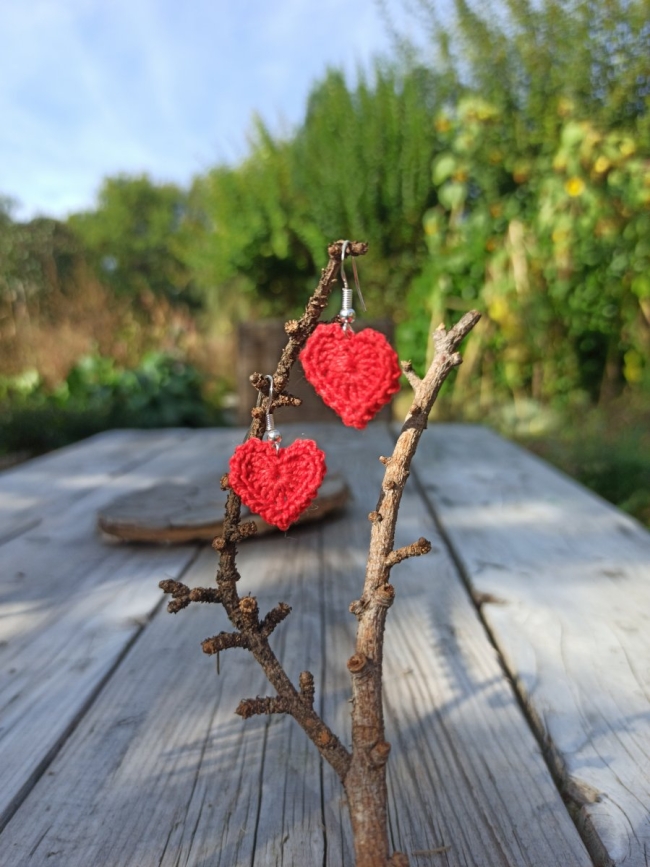 Boucles d'oreilles coeur rouges