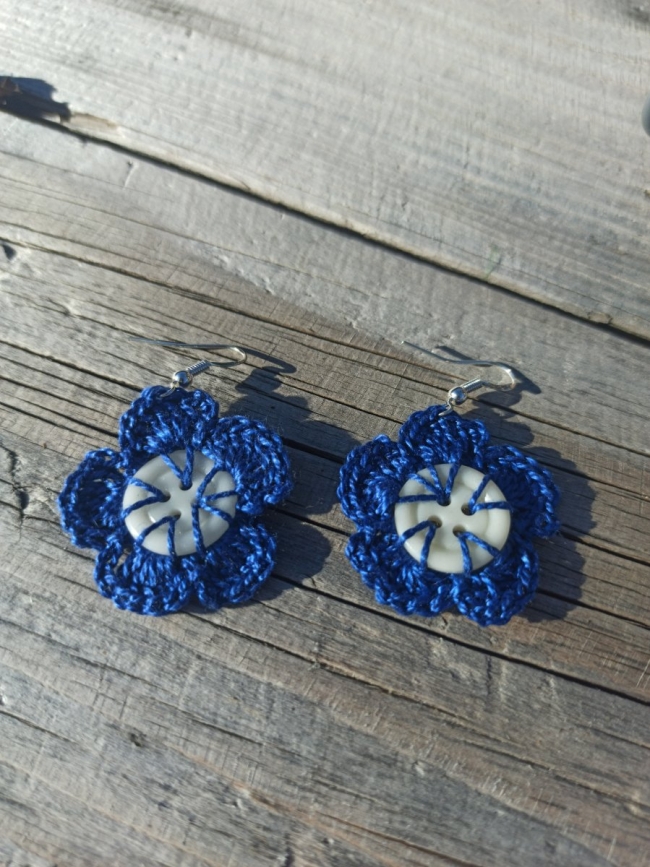 Boucles d'oreilles bouton - bleu lumineux