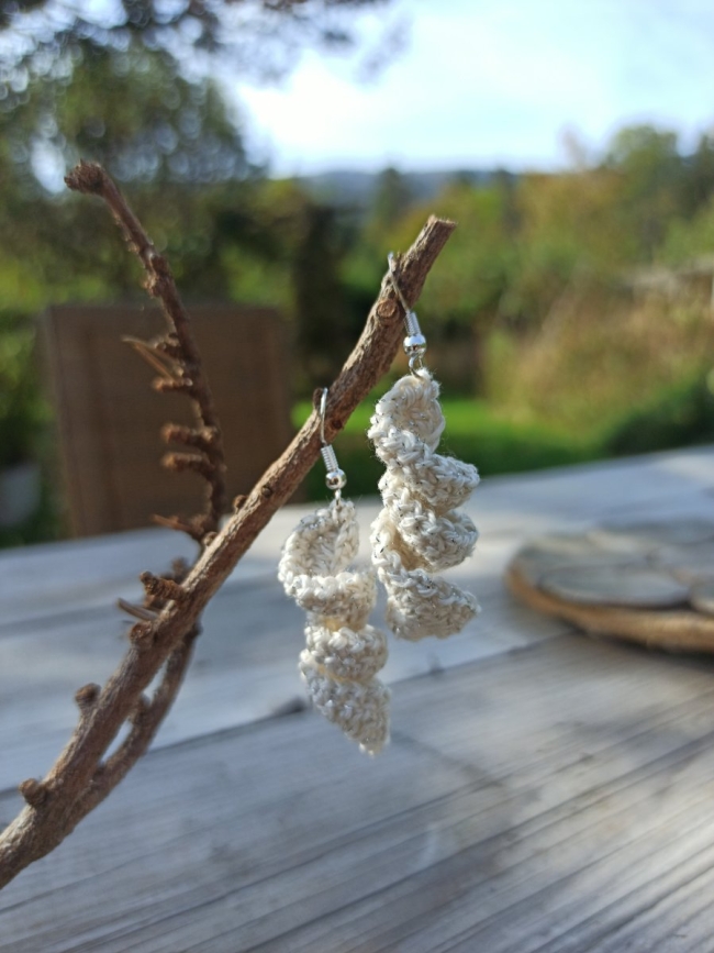 Boucles d'oreilles "Spirale" - écru argenté