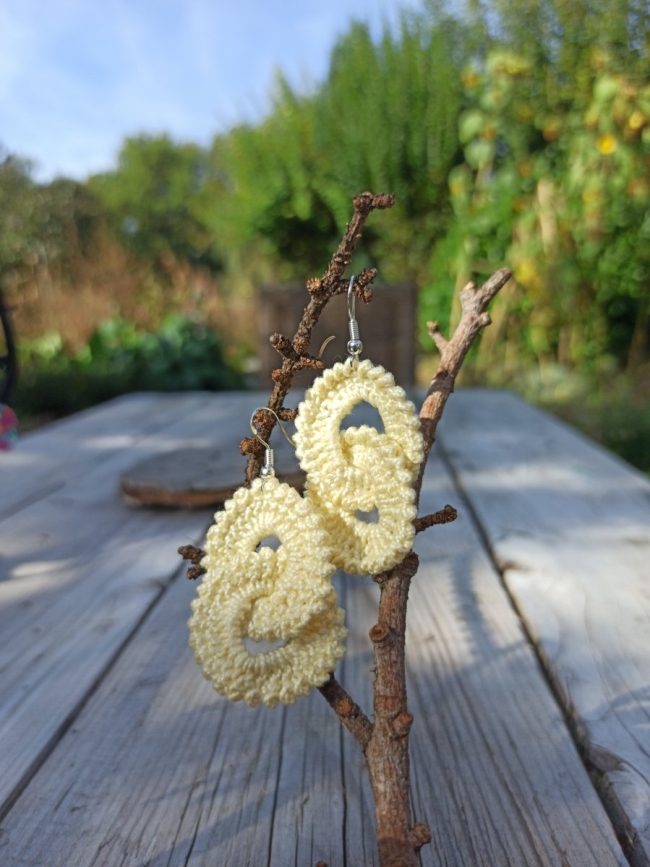 Boucles d’oreilles « Entrelacs » — écru